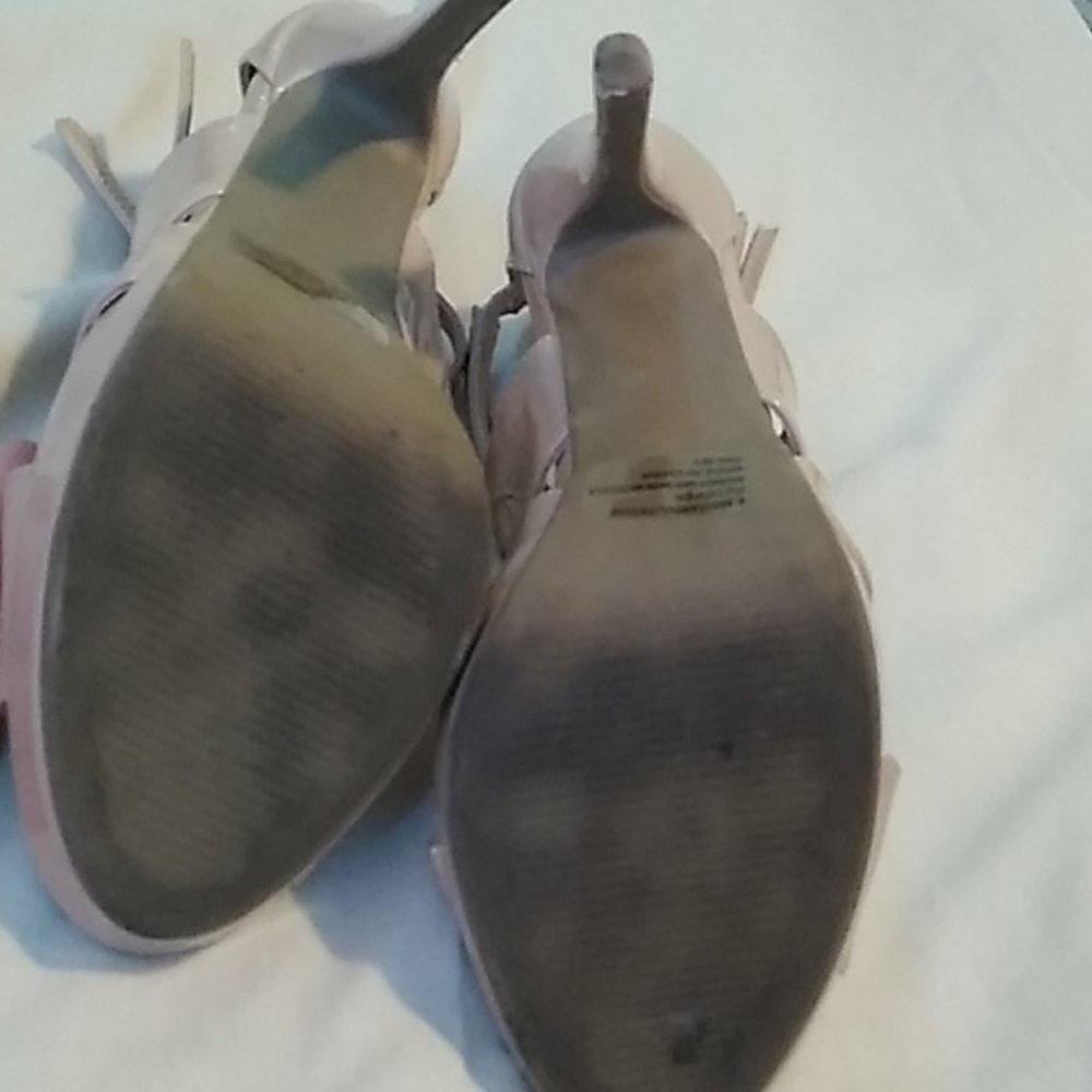 Heels - Picture 3 of 4